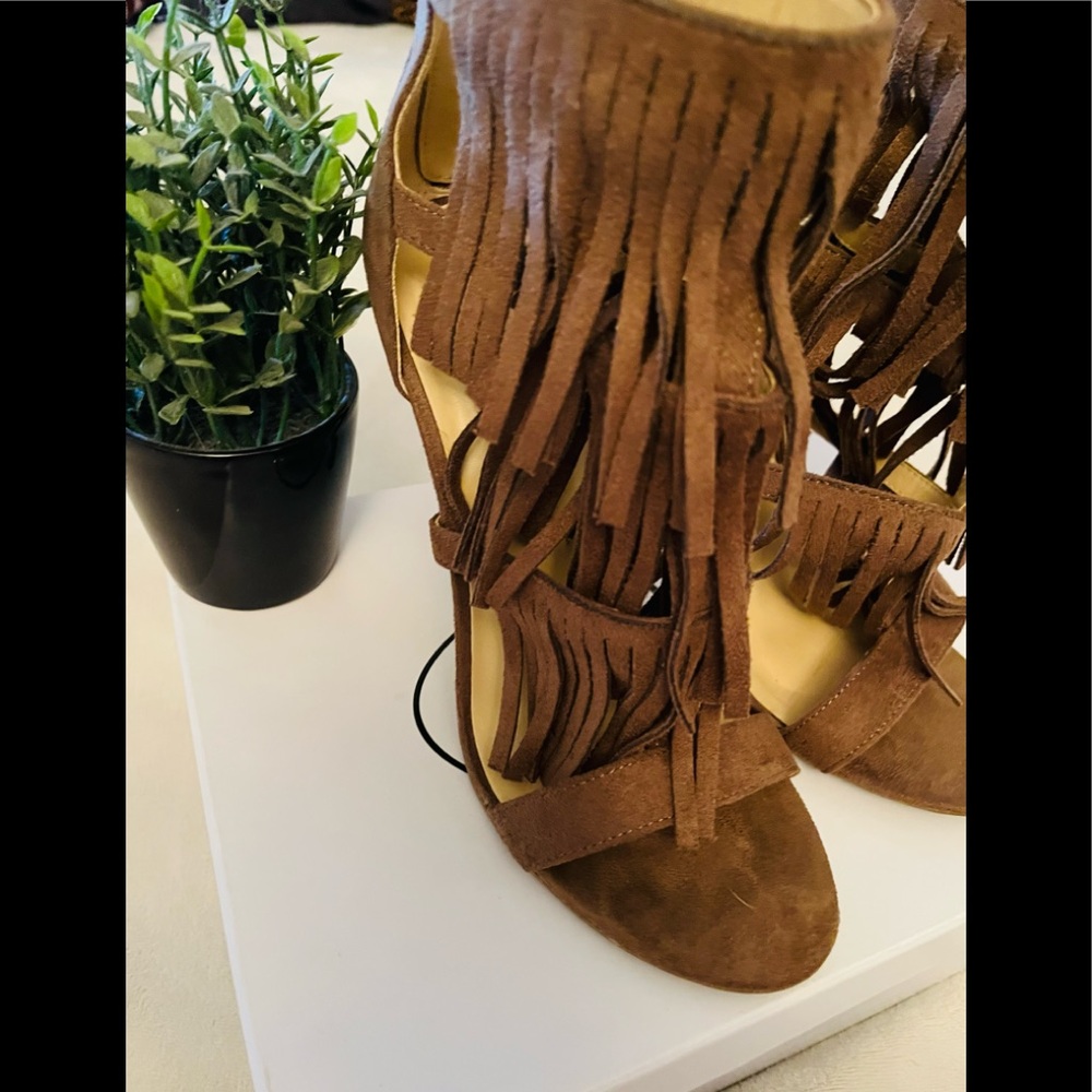 🦋🔥Super cute fringe heels 🦋🔥